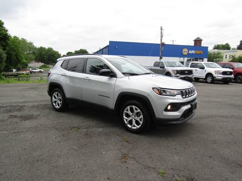 Used 2024 Jeep Compass Latitude AWD/4WD image 44