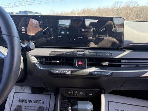 Used 2025 Kia K4 EX image 27