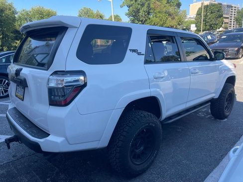 Used 2021 Toyota 4Runner TRD Off-Road Premium w/ Moonroof Package AWD/4WD image 19