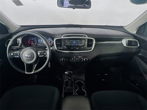 Used 2017 Kia Sorento LX image 27