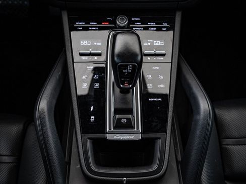 Certified 2022 Porsche Cayenne E-Hybrid w/ Premium Package image 41