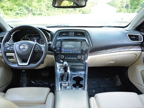 Used 2017 Nissan Maxima Platinum FWD image 17