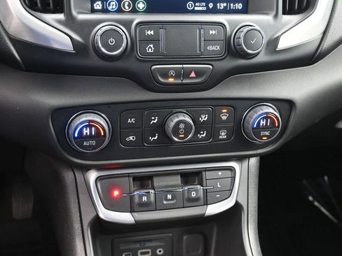 Used 2024 GMC Terrain SLT image 18