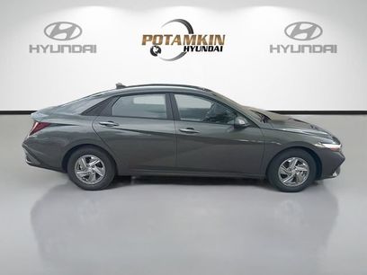 New 2026 Hyundai Elantra SE