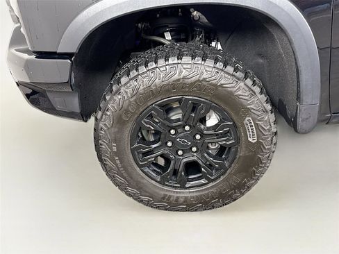 Used 2025 Chevrolet Silverado 1500 ZR2 w/ Technology Package image 25