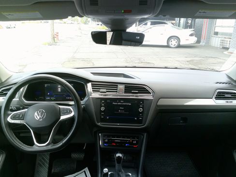 Used 2022 Volkswagen Tiguan SE AWD/4WD image 19