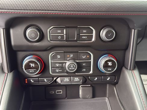 Used 2022 Chevrolet Tahoe RST AWD/4WD image 30
