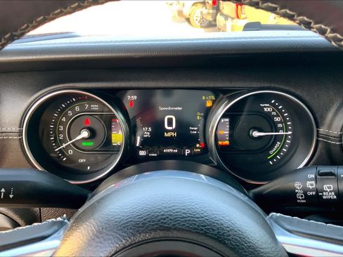 Used 2022 Jeep Wrangler Unlimited Sahara w/ Cold Weather Group AWD/4WD image 25