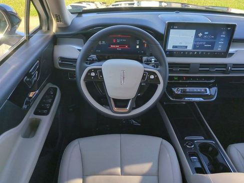 New 2026 Lincoln Corsair Premiere FWD image 16