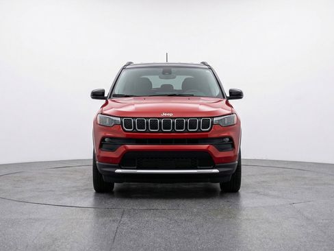 Used 2025 Jeep Compass Limited AWD/4WD image 2
