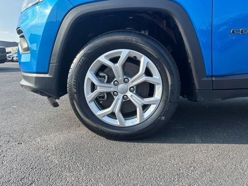 Used 2024 Jeep Compass Latitude AWD/4WD image 3