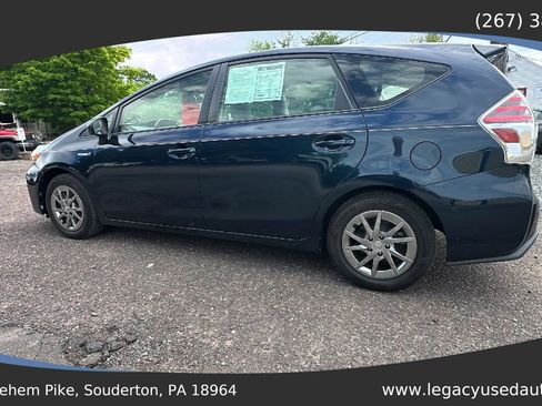 Used 2017 Toyota Prius V Four FWD image 15