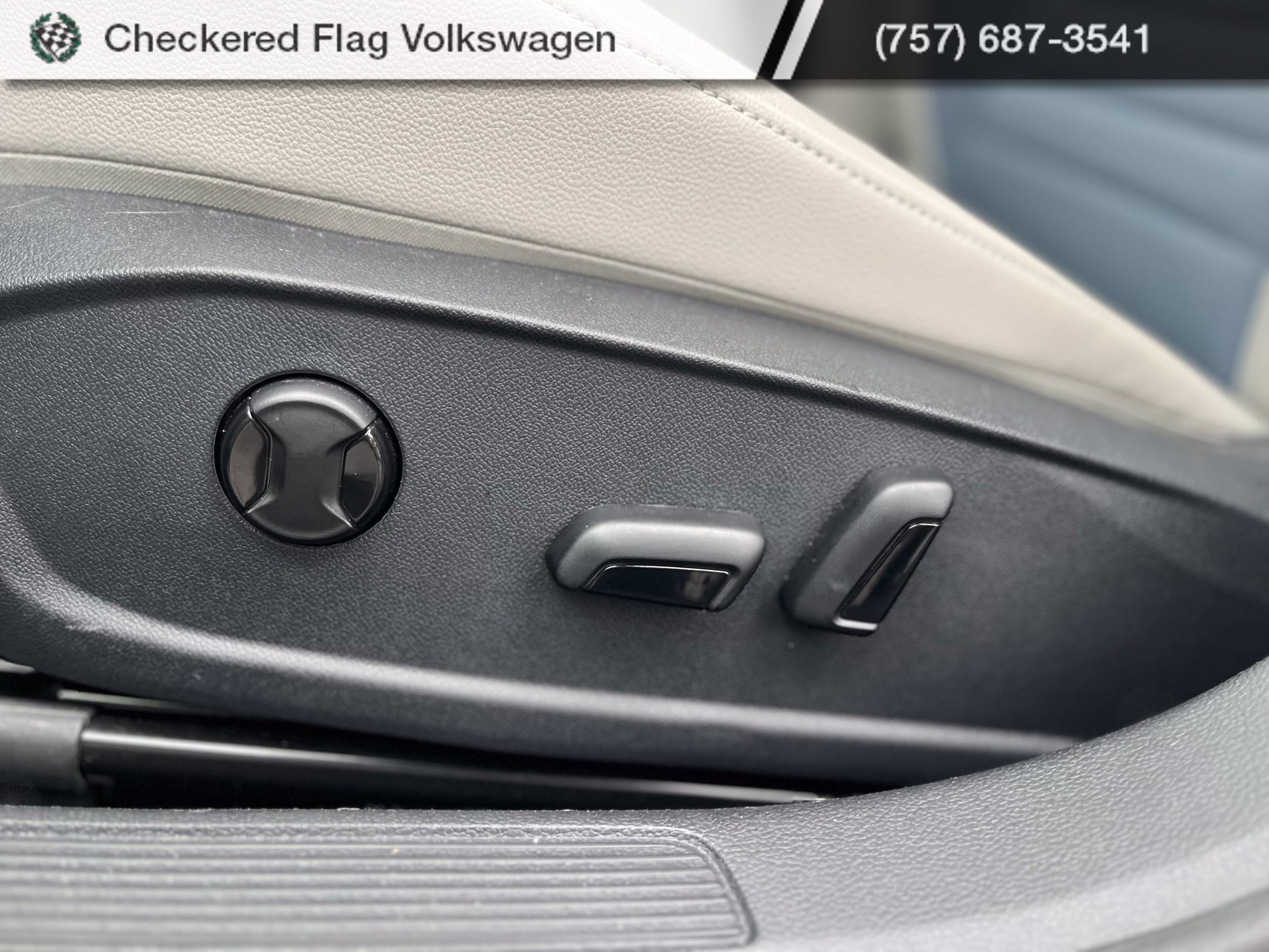Used 2026 Volkswagen Jetta SE FWD image 24