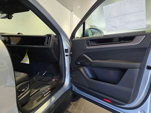 New 2026 Porsche Cayenne Coupe image 12