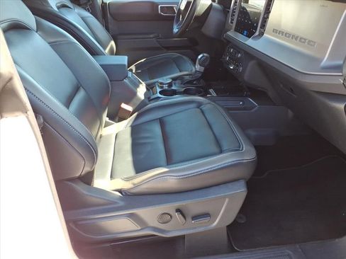 Used 2025 Ford Bronco Outer Banks image 9