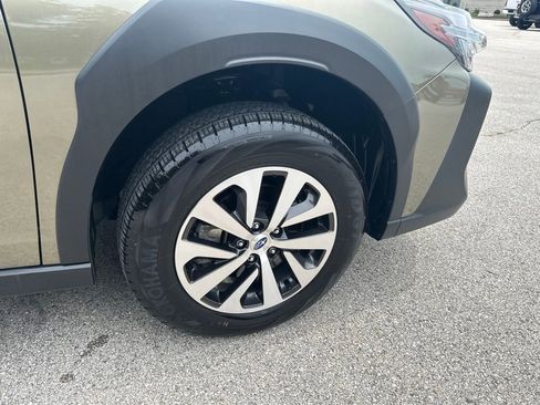 Used 2025 Subaru Outback Premium AWD/4WD image 29