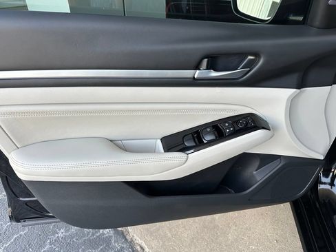 Used 2023 Nissan Altima 2.5 SL FWD image 11