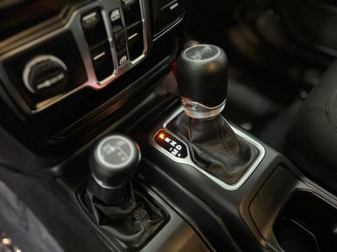 Used 2019 Jeep Wrangler Unlimited Sport S AWD/4WD image 19
