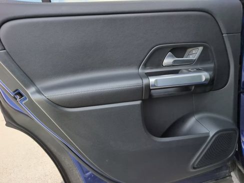 Used 2022 Mercedes-Benz GLB 250 image 30