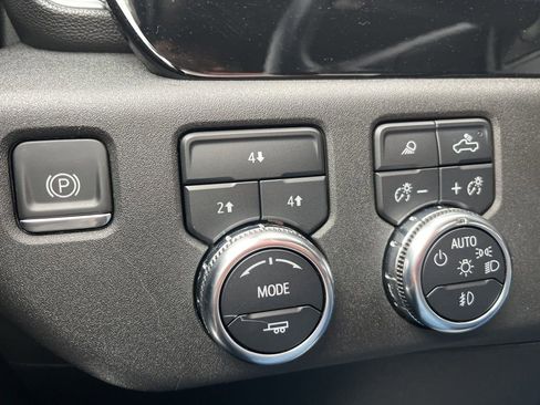 Used 2024 GMC Sierra 3500 SLE w/ SLE Convenience Package image 14