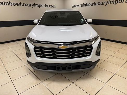 Used 2025 Chevrolet Equinox LT FWD image 2