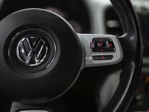 Used 2018 Volkswagen Beetle 2.0T SE FWD image 19
