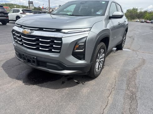 Used 2026 Chevrolet Equinox LT AWD/4WD image 10