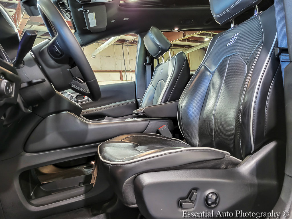 Used 2025 Chrysler Pacifica Limited FWD image 10