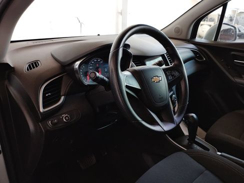 Used 2018 Chevrolet Trax LS AWD/4WD image 24
