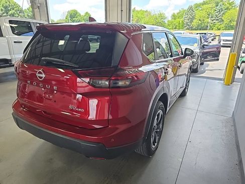 Used 2024 Nissan Rogue SV AWD/4WD image 4