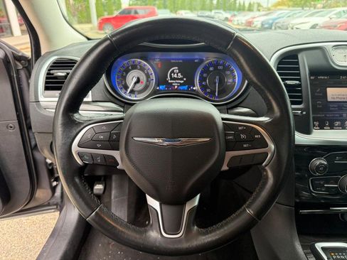 Used 2016 Chrysler 300 Limited image 19