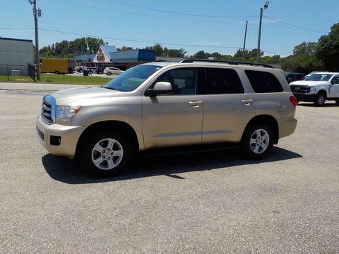 Used 2016 Toyota Sequoia SR5 w/ Premium Package RWD image 1