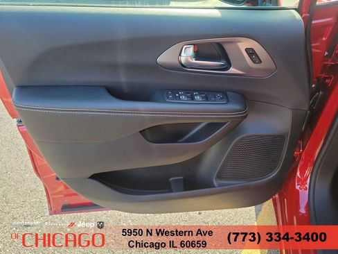 New 2026 Chrysler Pacifica Select AWD/4WD image 18