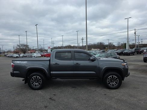 Used 2023 Toyota Tacoma TRD Sport image 3