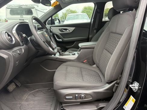 Used 2022 Chevrolet Blazer LT FWD image 16