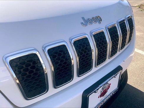 Certified 2021 Jeep Cherokee Latitude Plus AWD/4WD image 30