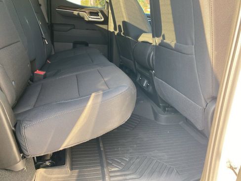 Used 2025 Chevrolet Silverado 1500 LT image 12