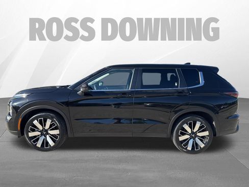 Used 2025 Mitsubishi Outlander SE FWD image 3