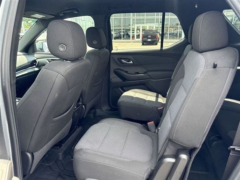 Used 2023 Chevrolet Traverse LT FWD image 23