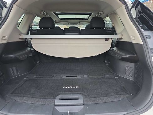 Used 2015 Nissan Rogue SV w/ SV Moonroof Package image 21