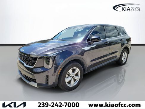 Used 2025 Kia Sorento LX FWD image 3