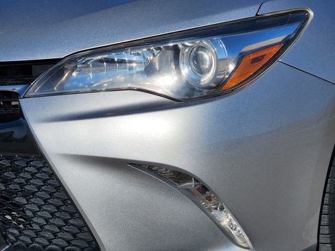 Used 2017 Toyota Camry SE image 9