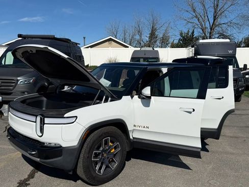Used 2023 Rivian R1S Launch Edition AWD/4WD image 1
