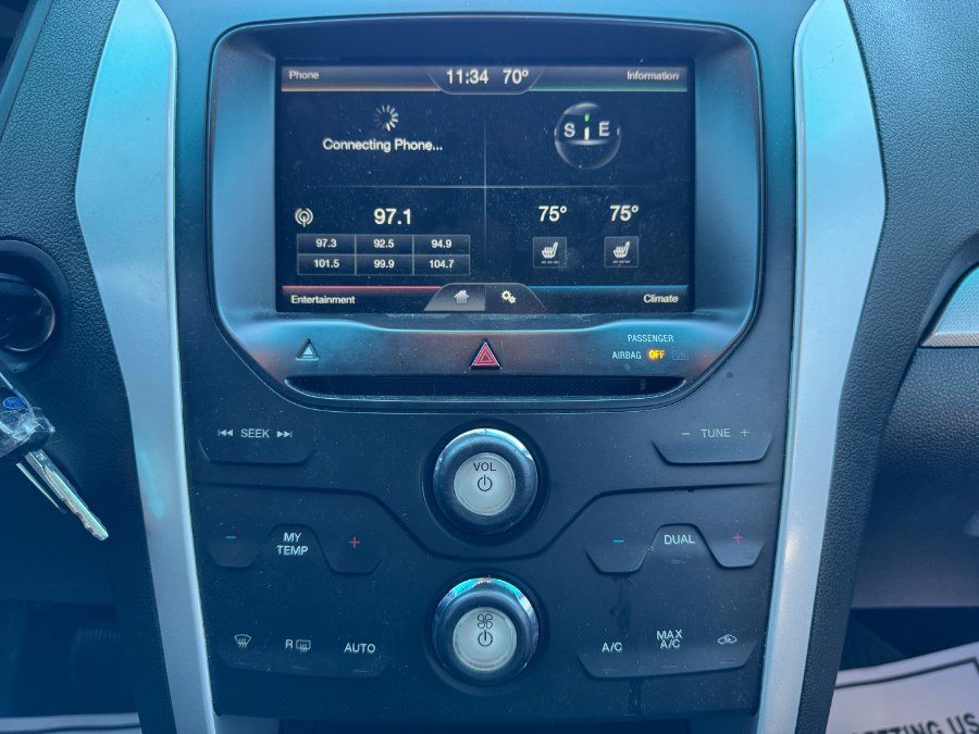 Used 2015 Ford Explorer XLT w/ Equipment Group 202B AWD/4WD image 21