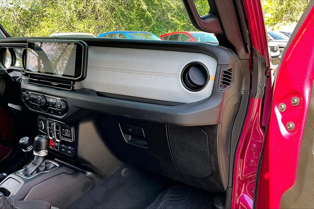 Used 2024 Jeep Gladiator Sport AWD/4WD image 19