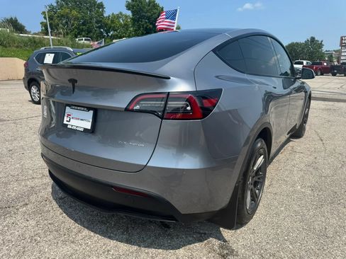Used 2024 Tesla Model Y Long Range AWD/4WD image 4