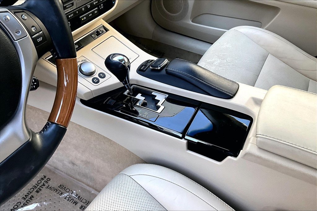 Used 2015 Lexus ES 300h w/ Navigation System Package FWD image 18