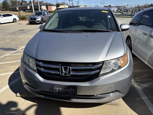 Used 2016 Honda Odyssey SE image 3