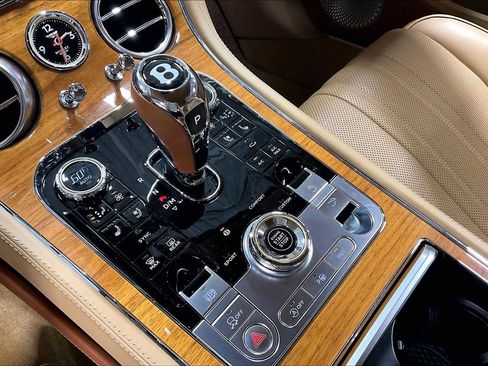 Used 2022 Bentley Continental GT image 21