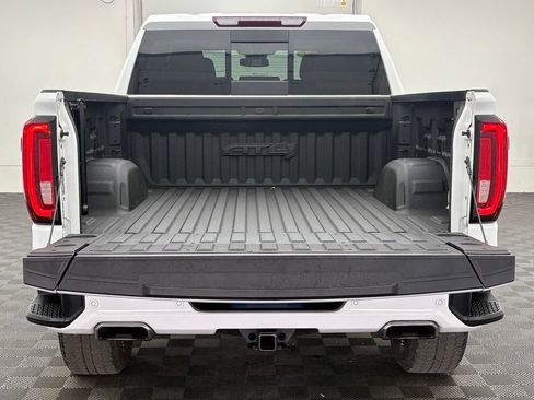 Used 2024 GMC Sierra 1500 AT4 w/ AT4 Premium Package AWD/4WD image 10